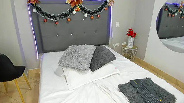 emma lye online show from 12.24.24