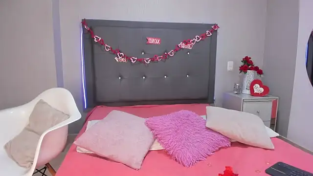 emma lye online show from 04.18.26