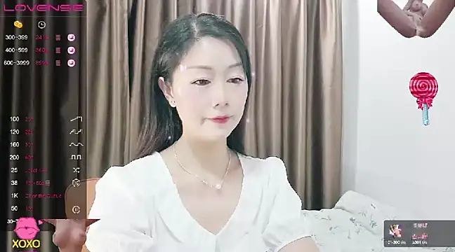 Snapshot of CindyHK chatting on 02.18.25 CindyHK online show from 02.18.25