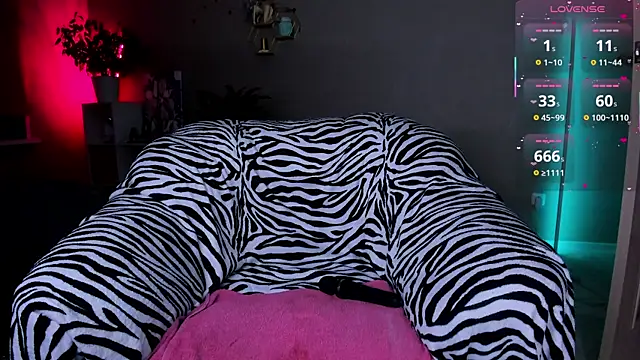 Snapshot of Tanya_Acid chatting on 02.16.25 Tanya Acid online show from 02.16.25