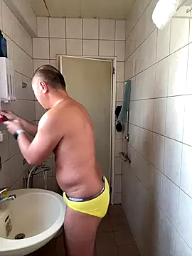 chih515 online show from 10.25.25