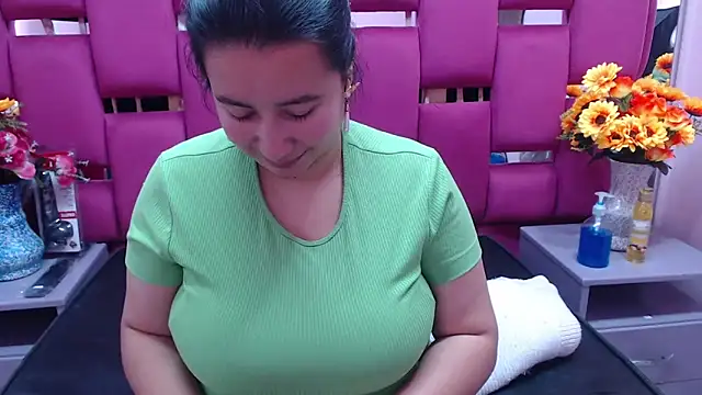 NaomyPrinces online show from 01.20.25