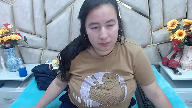 NaomyPrinces online show from 02.19.25