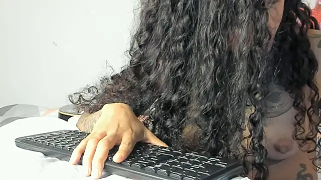 Snapshot of Ama_music chatting on 12.09.24 Ama music online show from 12.09.24