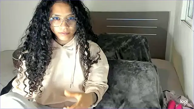 Snapshot of Ama_music chatting on 03.19.25 Ama music online show from 03.19.25