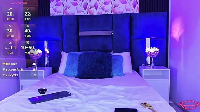 Larabrooks online show from 01.08.25