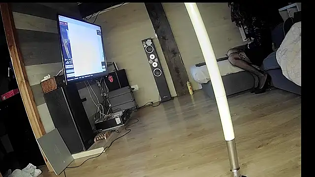 Snapshot of FLakiReve chatting on 11.12.25 FLakiReve online show from 11.12.25