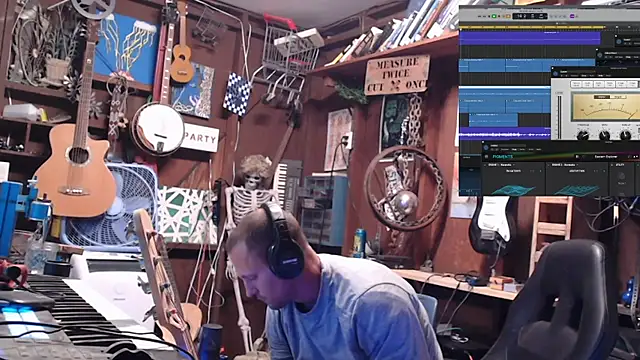 Snapshot of itsjameswebbscope chatting on 09.11.25 itsjameswebbscope online show from 09.11.25