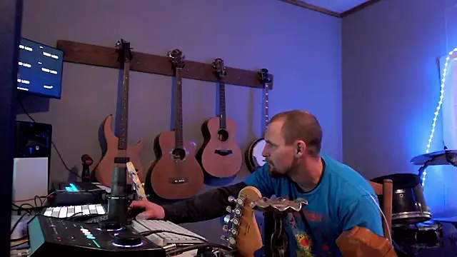 Snapshot of itsjameswebbscope chatting on 01.31.26 itsjameswebbscope online show from 01.31.26