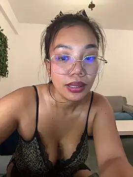 Snapshot of NaughtyMe chatting on 01.17.25 NaughtyMe online show from 01.17.25
