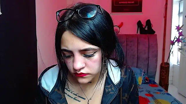 Violettasquirt online show from 10.16.25