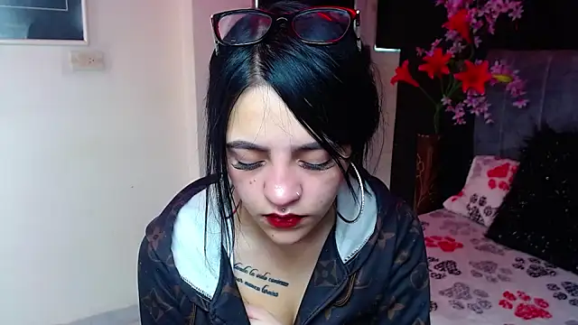 Violettasquirt online show from 12.18.25