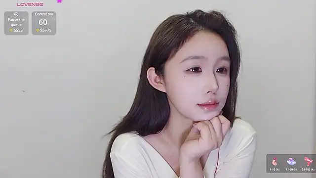 Snapshot of Hazel-11 chatting on 12.08.24 Hazel-11 online show from 12.08.24