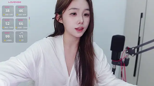 Snapshot of Hazel-11 chatting on 02.07.25 Hazel-11 online show from 02.07.25