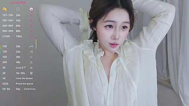 Snapshot of Hazel-11 chatting on 03.18.25 Hazel-11 online show from 03.18.25