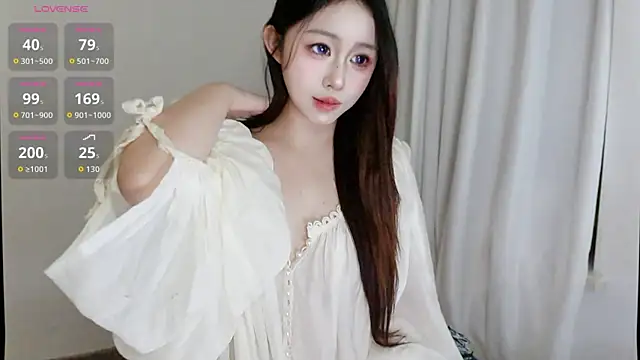 Snapshot of Hazel-11 chatting on 11.01.25 Hazel-11 online show from 11.01.25