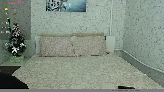 Snapshot of KisssAmmeli chatting on 12.26.24 KisssAmmeli online show from 12.26.24
