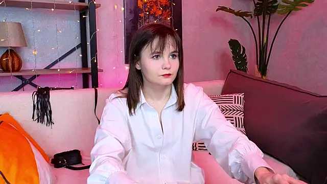 Snapshot of CiriRianonn chatting on 02.22.25 CiriRianonn online show from 02.22.25