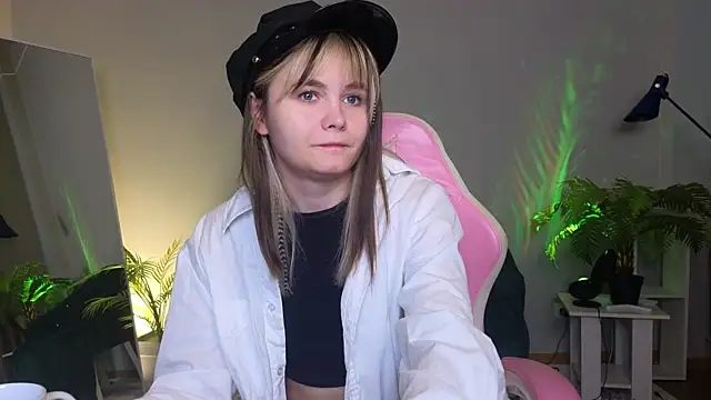 CiriRianonn online show from 09.28.25