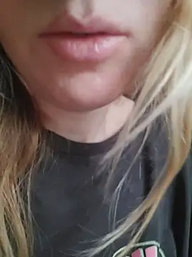 Snapshot of Linda_999 chatting on 12.27.24 Linda 999 online show from 12.27.24