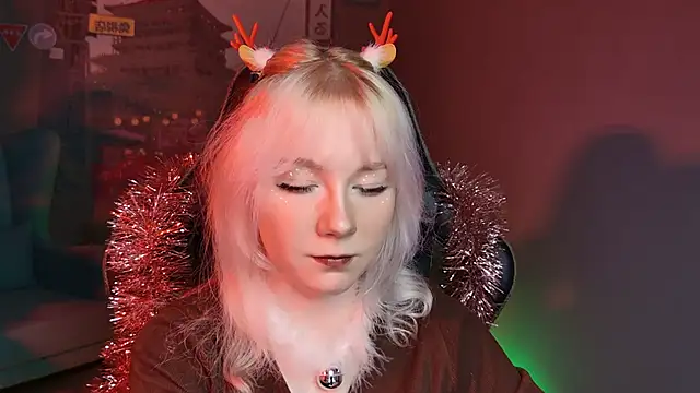 Snapshot of NancyMartinez chatting on 12.25.24 NancyMartinez online show from 12.25.24