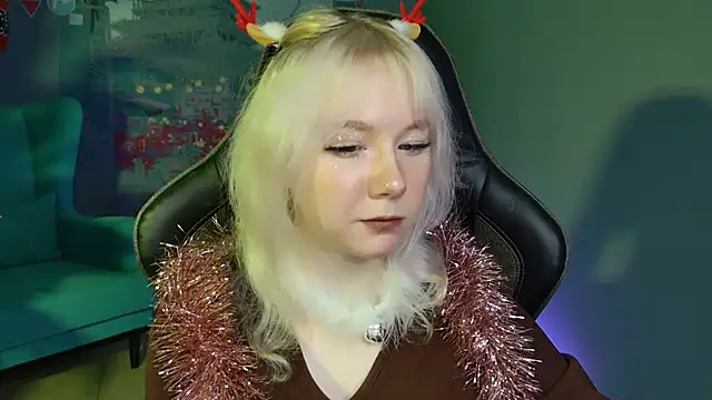 Snapshot of NancyMartinez chatting on 12.25.24 NancyMartinez online show from 12.25.24