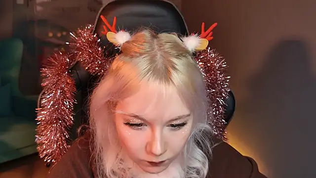 Snapshot of NancyMartinez chatting on 12.25.24 NancyMartinez online show from 12.25.24