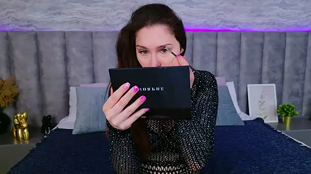 RoxiLester online show from 03.16.25