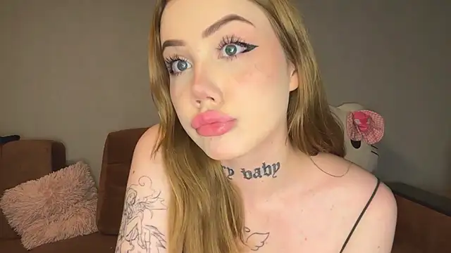 Snapshot of hanna_cry_baby chatting on 11.24.25 hanna cry baby online show from 11.24.25