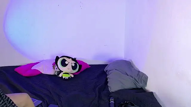 Snapshot of KetraWesttt chatting on 10.30.25 KetraWesttt online show from 10.30.25