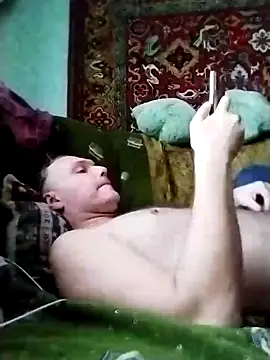 Snapshot of Pineapple04 chatting on 12.28.24 Pineapple04 online show from 12.28.24