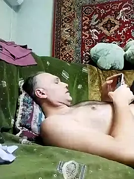 Snapshot of Pineapple04 chatting on 01.05.25 Pineapple04 online show from 01.05.25