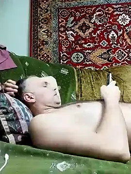 Snapshot of Pineapple04 chatting on 01.08.25 Pineapple04 online show from 01.08.25