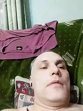 Snapshot of Pineapple04 chatting on 01.11.25 Pineapple04 online show from 01.11.25