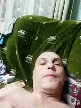 Snapshot of Pineapple04 chatting on 01.12.25 Pineapple04 online show from 01.12.25