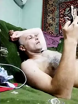 Snapshot of Pineapple04 chatting on 02.10.25 Pineapple04 online show from 02.10.25