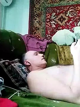 Snapshot of Pineapple04 chatting on 02.14.25 Pineapple04 online show from 02.14.25