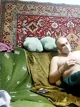 Snapshot of Pineapple04 chatting on 02.19.25 Pineapple04 online show from 02.19.25