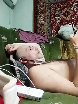 Snapshot of Pineapple04 chatting on 02.21.25 Pineapple04 online show from 02.21.25