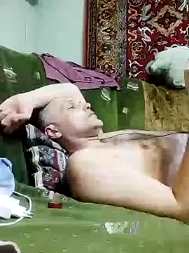 Snapshot of Pineapple04 chatting on 03.01.25 Pineapple04 online show from 03.01.25