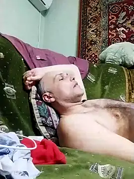 Snapshot of Pineapple04 chatting on 03.08.25 Pineapple04 online show from 03.08.25