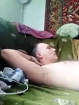 Snapshot of Pineapple04 chatting on 03.11.25 Pineapple04 online show from 03.11.25