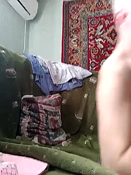 Snapshot of Pineapple04 chatting on 09.09.25 Pineapple04 online show from 09.09.25