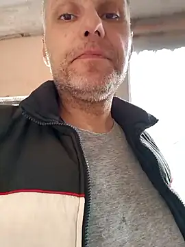 Snapshot of Pineapple04 chatting on 09.10.25 Pineapple04 online show from 09.10.25