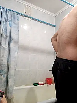 Snapshot of Pineapple04 chatting on 09.12.25 Pineapple04 online show from 09.12.25