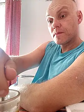 Snapshot of Pineapple04 chatting on 09.14.25 Pineapple04 online show from 09.14.25