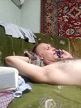 Snapshot of Pineapple04 chatting on 09.18.25 Pineapple04 online show from 09.18.25