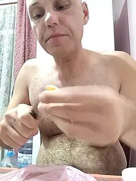 Snapshot of Pineapple04 chatting on 09.23.25 Pineapple04 online show from 09.23.25