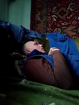 Snapshot of Pineapple04 chatting on 10.05.25 Pineapple04 online show from 10.05.25