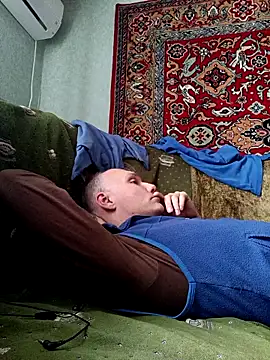 Snapshot of Pineapple04 chatting on 10.06.25 Pineapple04 online show from 10.06.25